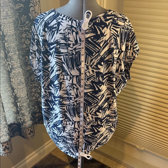 BB Collection abstract Navy Blue and White Women's Top Size L - Picture 5 of 9